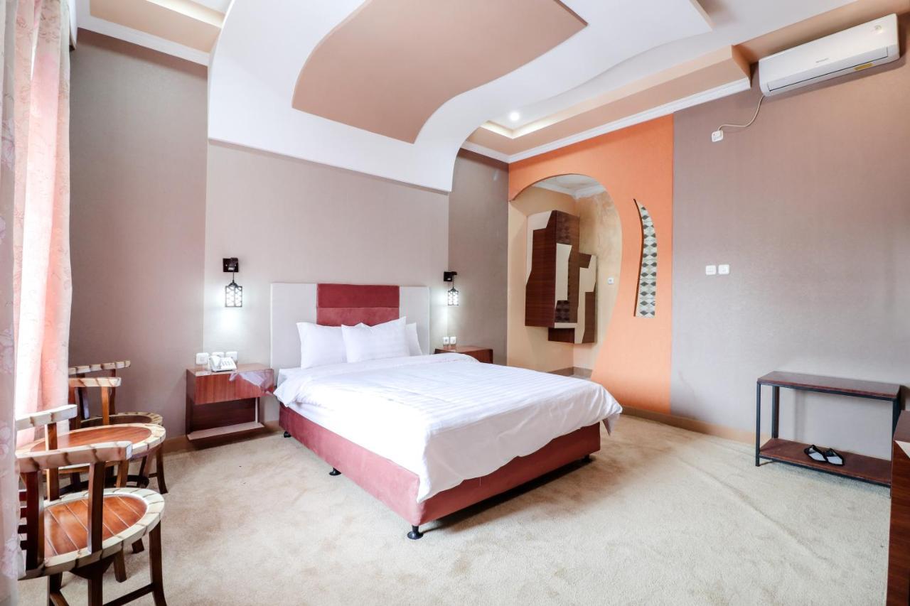 Sartini Inn Jogja Yogyakarta Kültér fotó